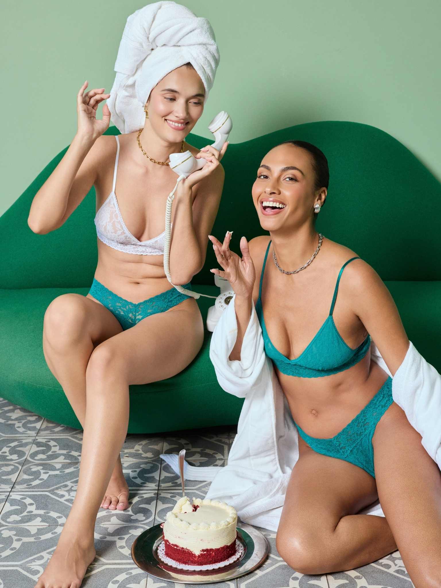 Signature Lace? Low Rise Thong Hot Teal Blue
